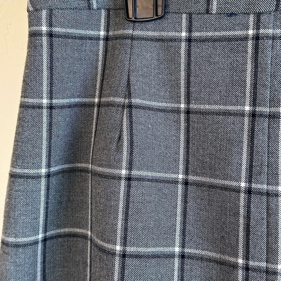 Forever 21 Gray and Black Academia Checked Plaid Skort Sz S - Picture 7 of 13